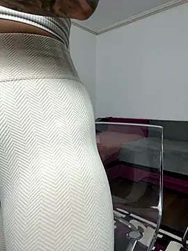 Snapshot of MiaKiittyy chatting on 10-27-25, 12:58 MiaKiittyy online show from 10-27-25, 12:58