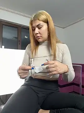 Snapshot of MiaKiittyy chatting on 11-11-25, 01:16 MiaKiittyy online show from 11-11-25, 01:16