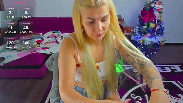 Snapshot of MiaKiittyy chatting on 12-04-25, 01:48 MiaKiittyy online show from 12-04-25, 01:48