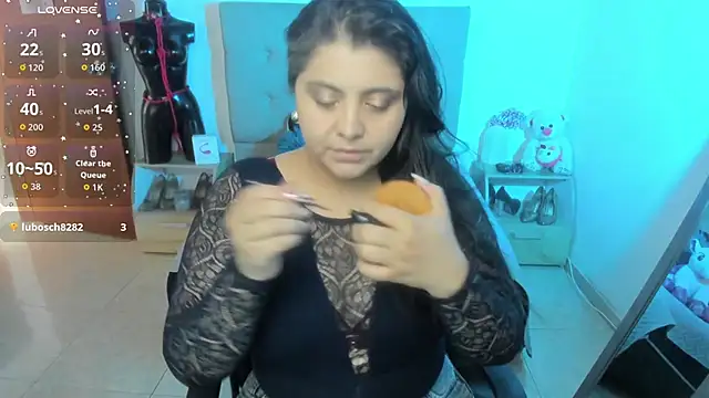 TifanyAmazinng online show from 12-18-25, 12:33