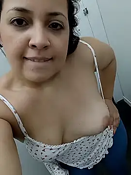 Snapshot of Silkenfeet21 chatting on 01-11-26, 06:46 Silkenfeet21 online show from 01-11-26, 06:46