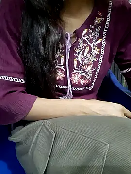 Snapshot of Aarti-kumri chatting on 10-30-25, 04:52 Aarti-kumri online show from 10-30-25, 04:52