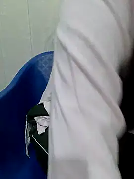 Snapshot of Aarti-kumri chatting on 10-31-25, 10:27 Aarti-kumri online show from 10-31-25, 10:27