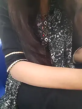 Snapshot of Aarti-kumri chatting on 11-07-25, 05:24 Aarti-kumri online show from 11-07-25, 05:24