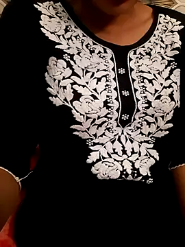 Snapshot of Aarti-kumri chatting on 11-13-25, 09:30 Aarti-kumri online show from 11-13-25, 09:30