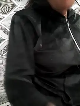 Snapshot of Aarti-kumri chatting on 11-14-25, 06:06 Aarti-kumri online show from 11-14-25, 06:06