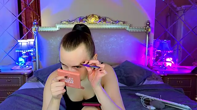 Kelly Cartier online show from 11-26-25, 12:17