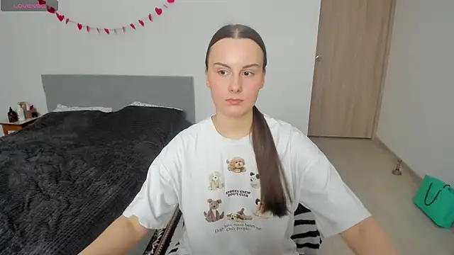 Snapshot of Kelly_Cartier chatting on 02-17-26, 12:01 Kelly Cartier online show from 02-17-26, 12:01