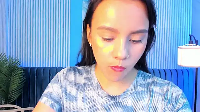 Snapshot of ariannaliss chatting on 12-21-25, 03:30 ariannaliss online show from 12-21-25, 03:30