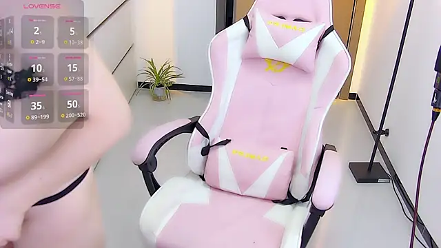 Snapshot of Fioriy66 chatting on 09-28-25, 12:54 Fioriy66 online show from 09-28-25, 12:54