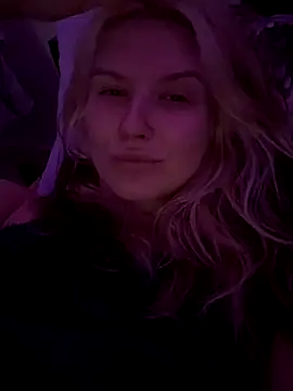 Snapshot of EileenKenner chatting on 10-16-25, 08:54 EileenKenner online show from 10-16-25, 08:54