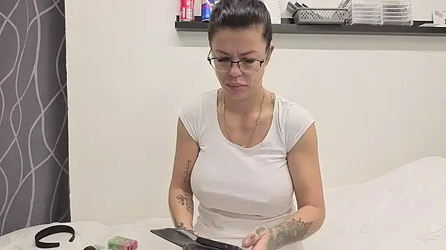 sexygilf82 online show from 11-24-25, 10:48