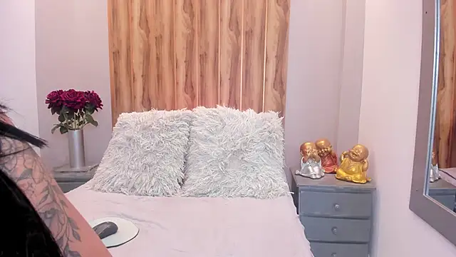 sofiagomez   online show from 11-08-25, 07:23