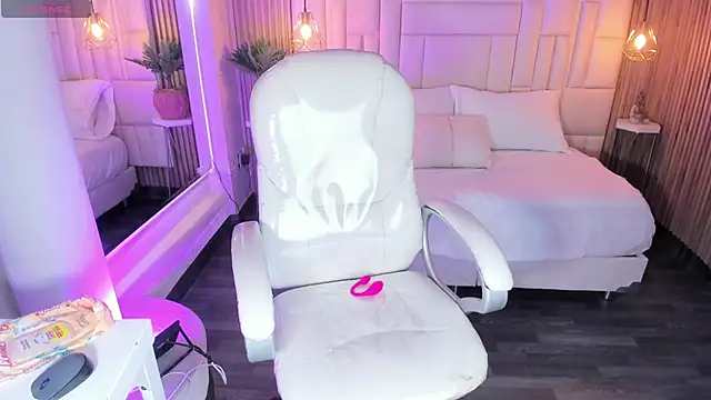 DulceGreem online show from 12-17-25, 11:38