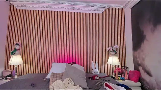 keeyla stone online show from 12-21-25, 09:44