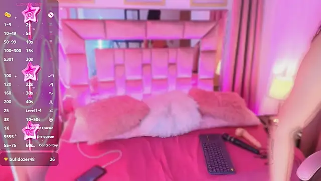 Sophie stars online show from 11-17-25, 06:08