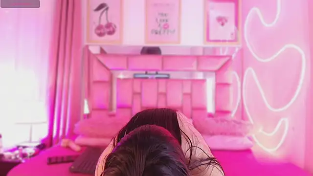 Sophie stars online show from 12-22-25, 10:45