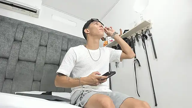 Snapshot of ZafiroAndFlynn chatting on 11-30-25, 09:41 ZafiroAndFlynn online show from 11-30-25, 09:41