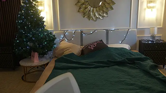 Luna secretgirl online show from 12-17-25, 08:31