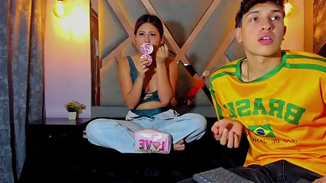 ChanellandMax online show from 12-17-25, 07:42