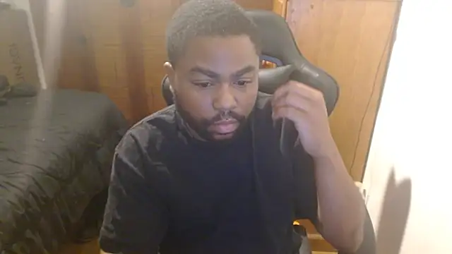 Snapshot of Breadwinnah chatting on 09-13-25, 03:06 Breadwinnah online show from 09-13-25, 03:06