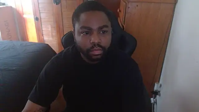 Snapshot of Breadwinnah chatting on 09-15-25, 04:18 Breadwinnah online show from 09-15-25, 04:18