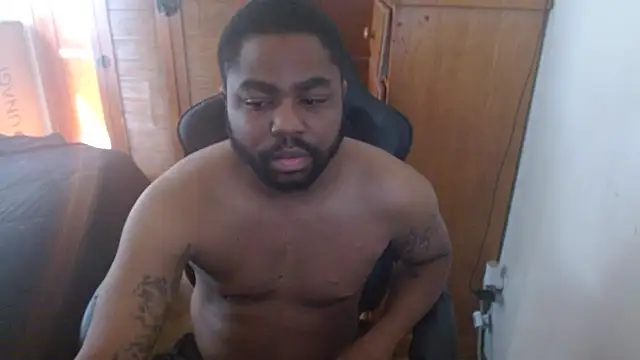 Snapshot of Breadwinnah chatting on 09-19-25, 04:40 Breadwinnah online show from 09-19-25, 04:40