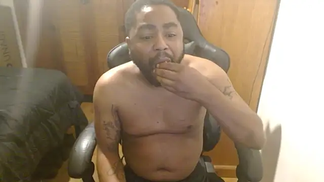 Snapshot of Breadwinnah chatting on 09-21-25, 06:04 Breadwinnah online show from 09-21-25, 06:04