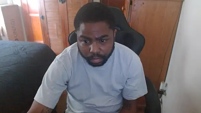 Snapshot of Breadwinnah chatting on 09-21-25, 08:21 Breadwinnah online show from 09-21-25, 08:21