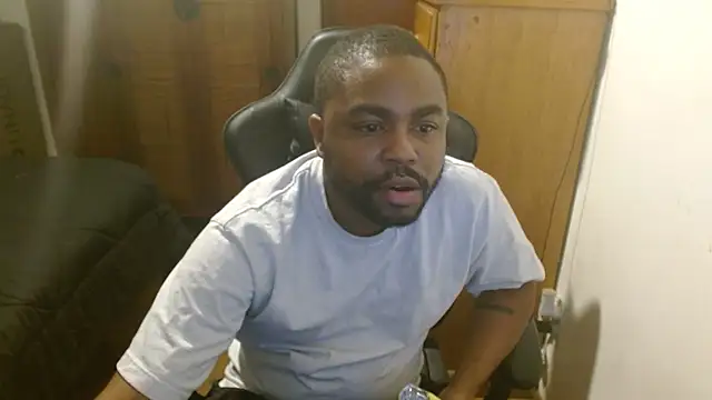 Snapshot of Breadwinnah chatting on 09-24-25, 04:38 Breadwinnah online show from 09-24-25, 04:38