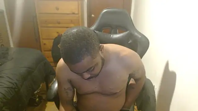 Snapshot of Breadwinnah chatting on 09-27-25, 03:22 Breadwinnah online show from 09-27-25, 03:22