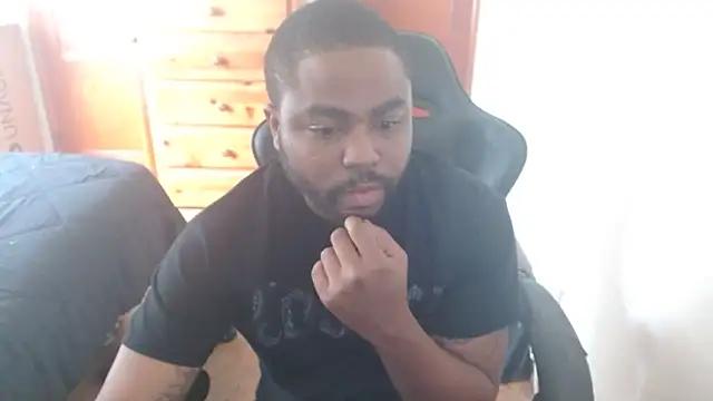 Snapshot of Breadwinnah chatting on 09-27-25, 08:36 Breadwinnah online show from 09-27-25, 08:36