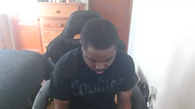 Snapshot of Breadwinnah chatting on 10-02-25, 06:26 Breadwinnah online show from 10-02-25, 06:26