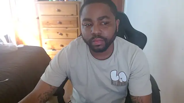 Snapshot of Breadwinnah chatting on 10-04-25, 04:27 Breadwinnah online show from 10-04-25, 04:27