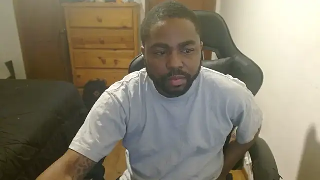 Snapshot of Breadwinnah chatting on 10-08-25, 07:06 Breadwinnah online show from 10-08-25, 07:06