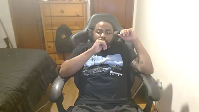 Snapshot of Breadwinnah chatting on 10-11-25, 04:01 Breadwinnah online show from 10-11-25, 04:01