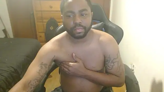 Snapshot of Breadwinnah chatting on 10-12-25, 06:45 Breadwinnah online show from 10-12-25, 06:45