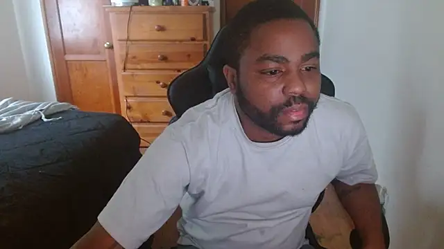 Snapshot of Breadwinnah chatting on 10-14-25, 05:58 Breadwinnah online show from 10-14-25, 05:58