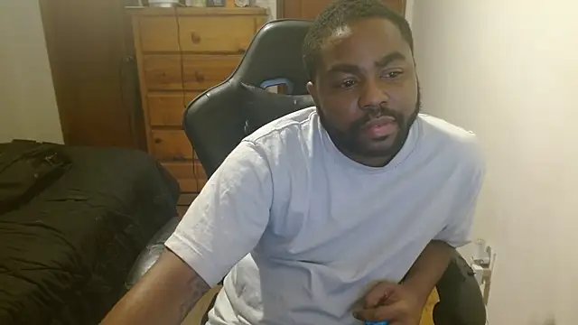 Snapshot of Breadwinnah chatting on 10-15-25, 06:57 Breadwinnah online show from 10-15-25, 06:57