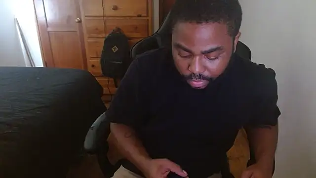 Snapshot of Breadwinnah chatting on 10-19-25, 07:58 Breadwinnah online show from 10-19-25, 07:58