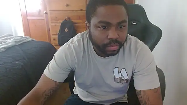 Snapshot of Breadwinnah chatting on 10-22-25, 08:08 Breadwinnah online show from 10-22-25, 08:08