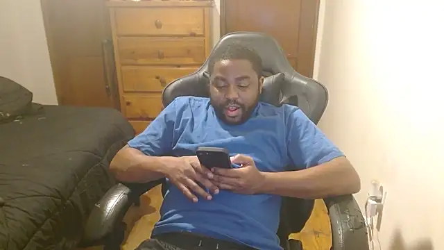 Snapshot of Breadwinnah chatting on 10-24-25, 03:03 Breadwinnah online show from 10-24-25, 03:03