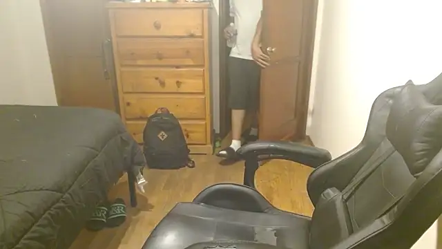 Snapshot of Breadwinnah chatting on 10-25-25, 07:27 Breadwinnah online show from 10-25-25, 07:27