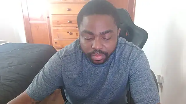 Snapshot of Breadwinnah chatting on 10-26-25, 09:31 Breadwinnah online show from 10-26-25, 09:31