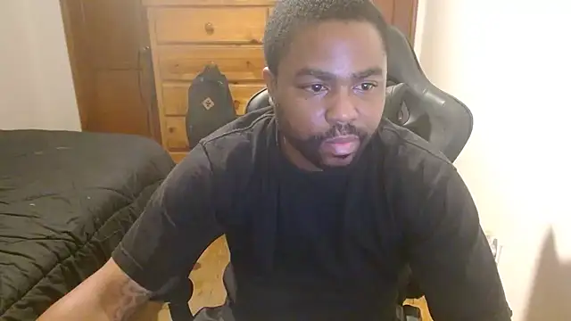 Snapshot of Breadwinnah chatting on 10-29-25, 04:37 Breadwinnah online show from 10-29-25, 04:37