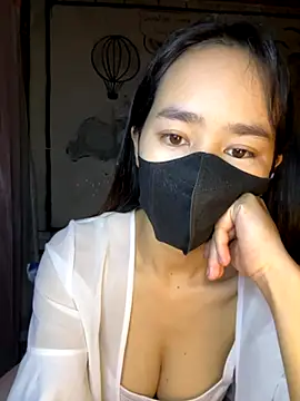 Snapshot of TiNa_04 chatting on 10-23-25, 11:46 TiNa 04 online show from 10-23-25, 11:46