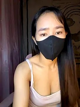 Snapshot of TiNa_04 chatting on 10-25-25, 12:18 TiNa 04 online show from 10-25-25, 12:18