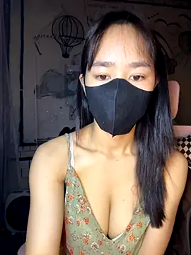 Snapshot of TiNa_04 chatting on 11-16-25, 11:32 TiNa 04 online show from 11-16-25, 11:32