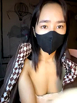 Snapshot of TiNa_04 chatting on 11-18-25, 11:37 TiNa 04 online show from 11-18-25, 11:37