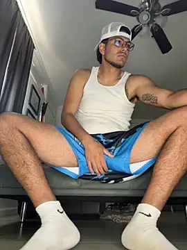 Snapshot of StrokingDaddy4 chatting on 09-21-25, 04:52 StrokingDaddy4 online show from 09-21-25, 04:52